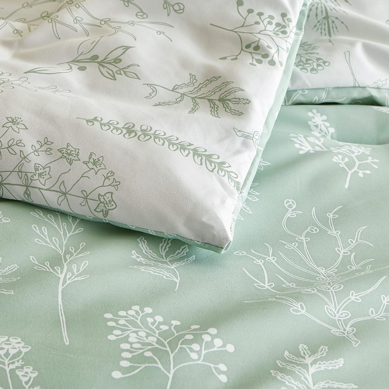 Queen Comforter Set - Sage Green Comforter, Cute Floral Bedding Comforter Sets, 3 Pieces, 1 Soft Reversible Botanical Flowers Comforter and 2 Pillow Shams